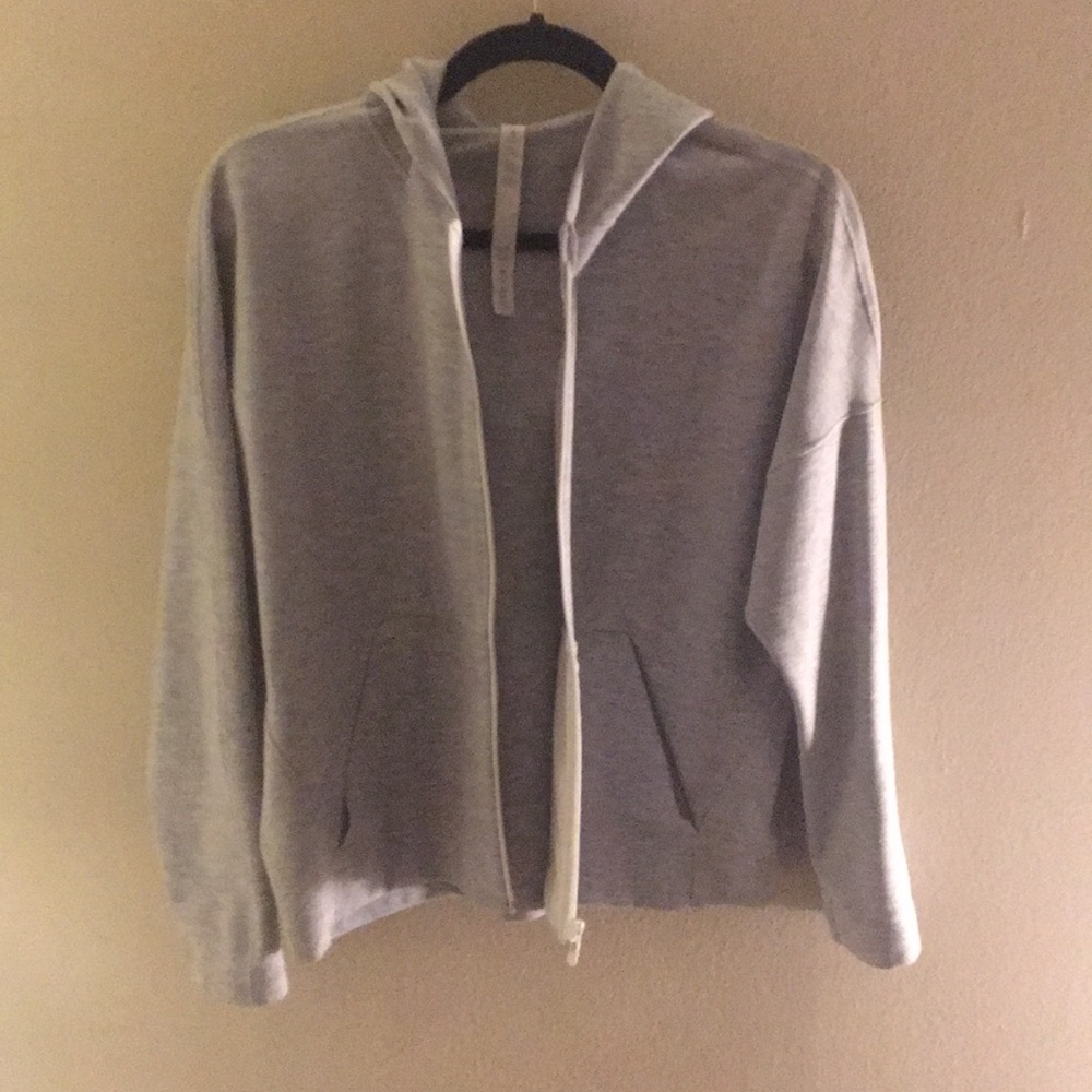Lululemon woman short hoodie top size 8